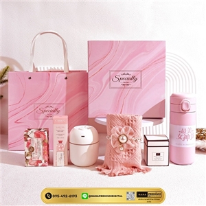 ชุดของขวัญ giftset สีชมพู ชุดเซ็ทรับไหว้ ชุดเช็ทผ้าเช็ดตัว+แก้วกาแฟ นมร้อน น้ำผลไม้ เครื่องหนัง